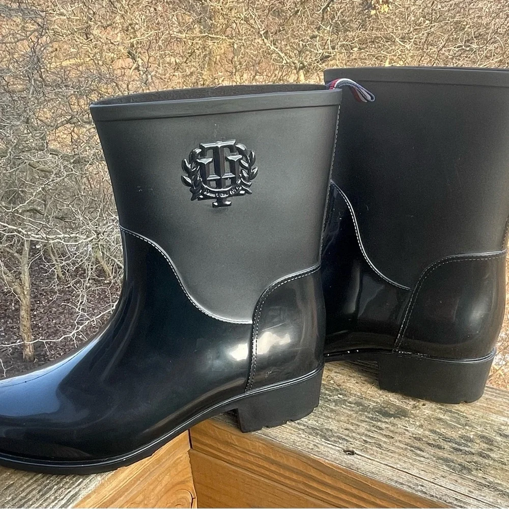 Tommy Hilfiger Women’s Kraig Black Winter & Rain Boots - Like new!